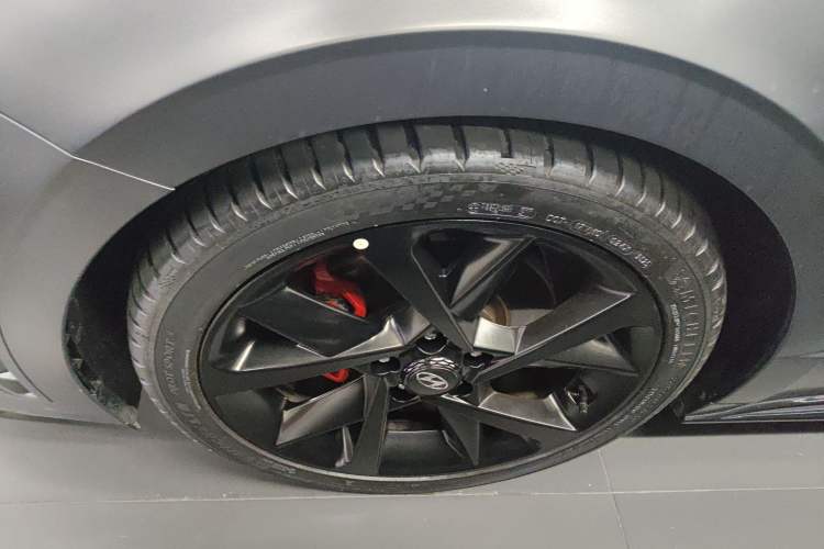 Used Hyundai Sonata 2022 380TGDi Automatic 20th Anniversary Edition Left Front Wheel Hub