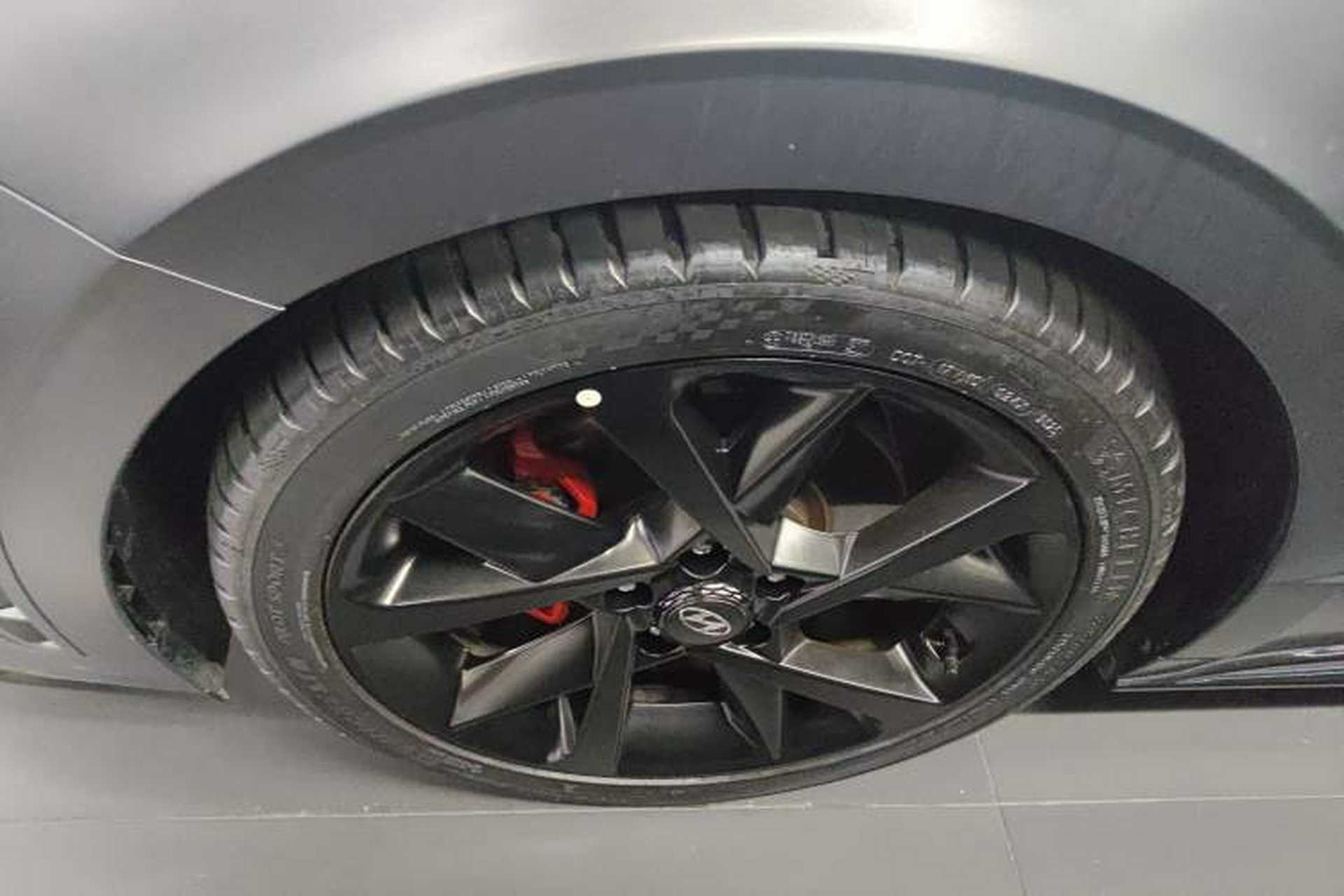 Used Hyundai Sonata 2022 380TGDi Automatic 20th Anniversary Edition Left Front Wheel Hub