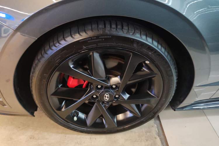 Used Hyundai Sonata 2022 380TGDi Automatic 20th Anniversary Edition Left Front Wheel Hub