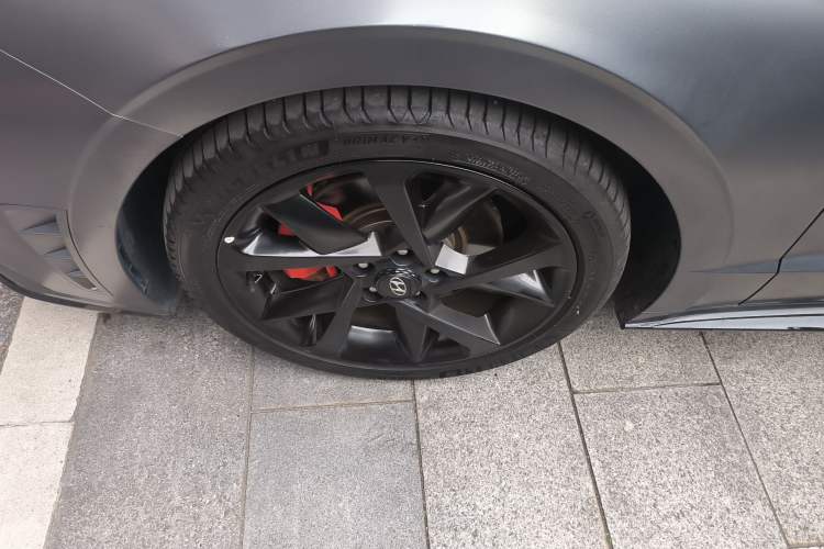 Used Hyundai Sonata 2022 380TGDi Automatic 20th Anniversary Edition Left Front Wheel Hub