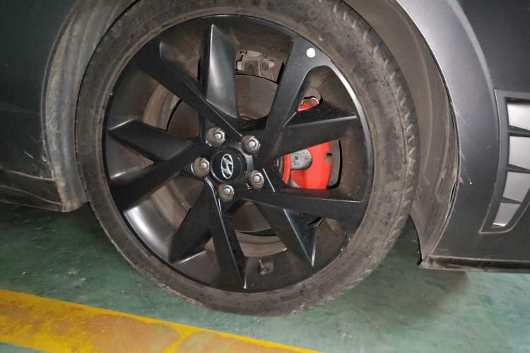 Used Hyundai Sonata 2022 380TGDi Automatic 20th Anniversary Edition Right Front Wheel Hub