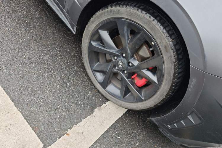Used Hyundai Sonata 2022 380TGDi Automatic 20th Anniversary Edition Right Front Wheel Hub