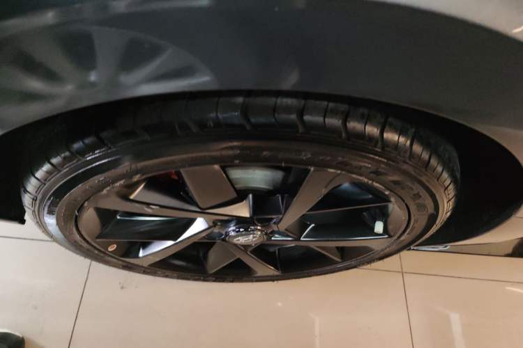 Used Hyundai Sonata 2022 380TGDi Automatic 20th Anniversary Edition Right Rear Wheel Hub
