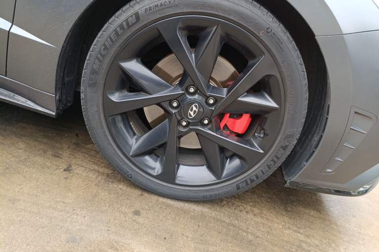 Used Hyundai Sonata 2022 380TGDi Automatic 20th Anniversary Edition Right Front Wheel Hub