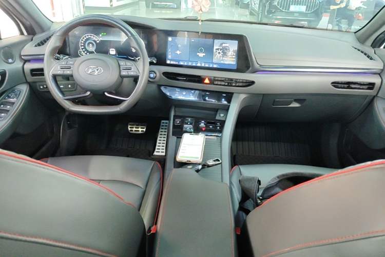 Used Hyundai Sonata 2022 380TGDi Automatic 20th Anniversary Edition Center Console