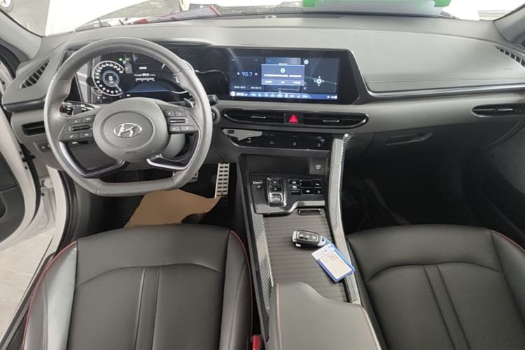 Used Hyundai Sonata 2022 380TGDi Automatic 20th Anniversary Edition Center Console