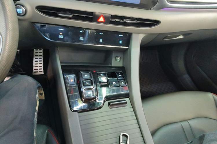 Used Hyundai Sonata 2022 380TGDi Automatic 20th Anniversary Edition Gear Lever