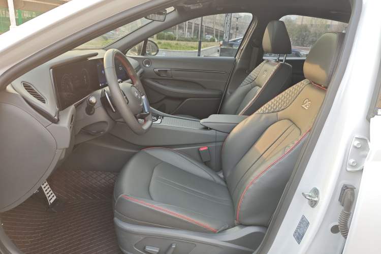 Used Hyundai Sonata 2022 380TGDi Automatic 20th Anniversary Edition Interior 6