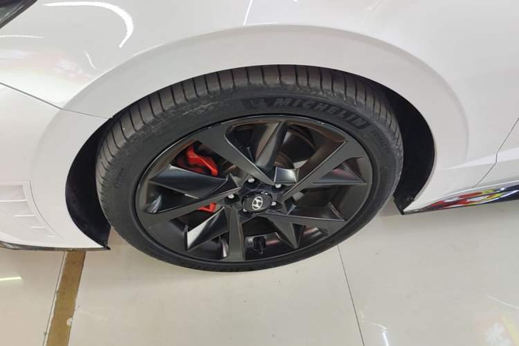 Used Hyundai Sonata 2022 380TGDi Automatic 20th Anniversary Edition Left Front Wheel Hub