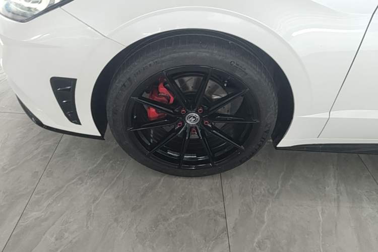 Used Hyundai Sonata 2022 380TGDi Automatic 20th Anniversary Edition Left Front Wheel Hub