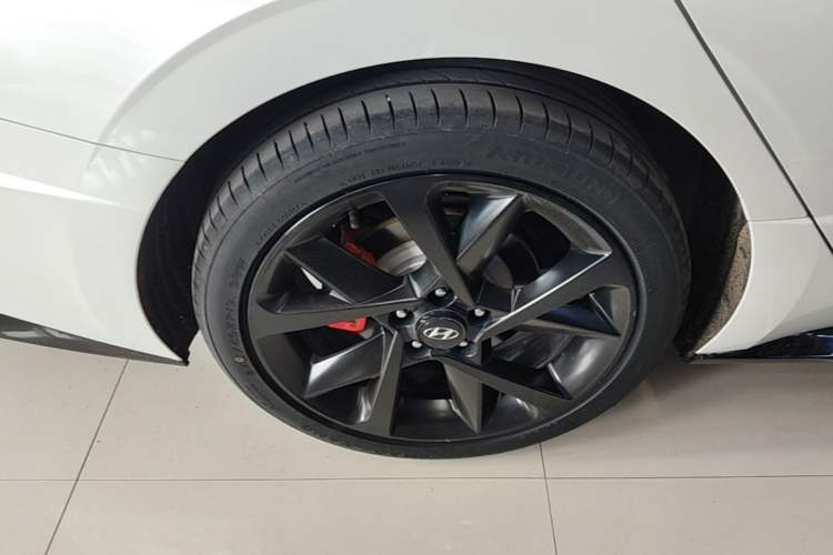 Used Hyundai Sonata 2022 380TGDi Automatic 20th Anniversary Edition Right Rear Wheel Hub