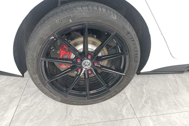 Used Hyundai Sonata 2022 380TGDi Automatic 20th Anniversary Edition Right Rear Wheel Hub