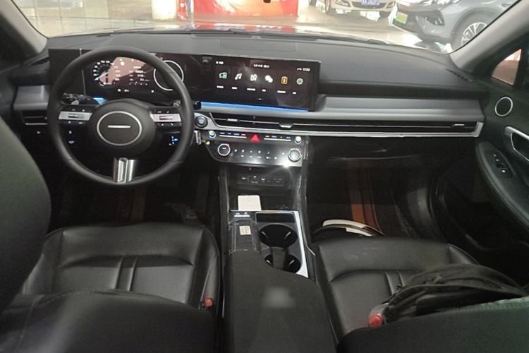 Used Hyundai Sonata 2024 1.5T Max Center Console