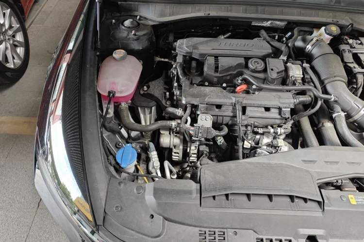 Used Hyundai Sonata 2024 1.5T Pro Engine Bay Right