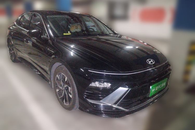 Used Hyundai Sonata 2024 1.5T Pro Front Right 45 Deg