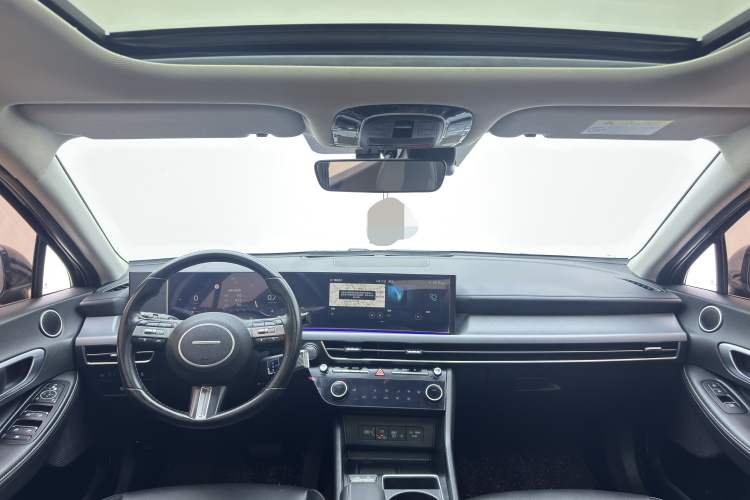 Used Hyundai Sonata 2024 1.5T Pro Interior 1