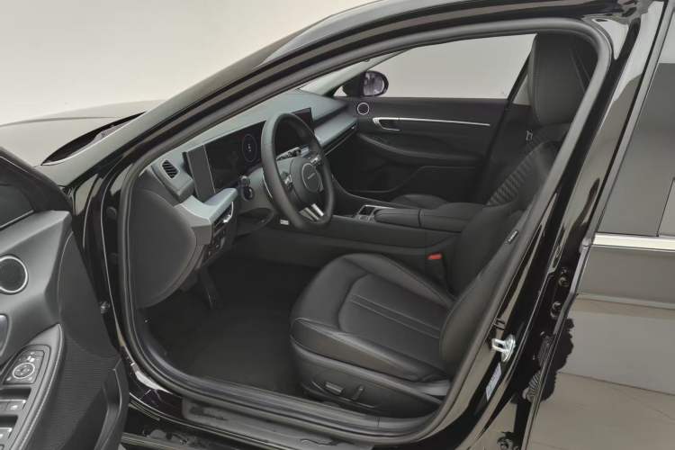 Used Hyundai Sonata 2024 1.5T Pro Interior 2