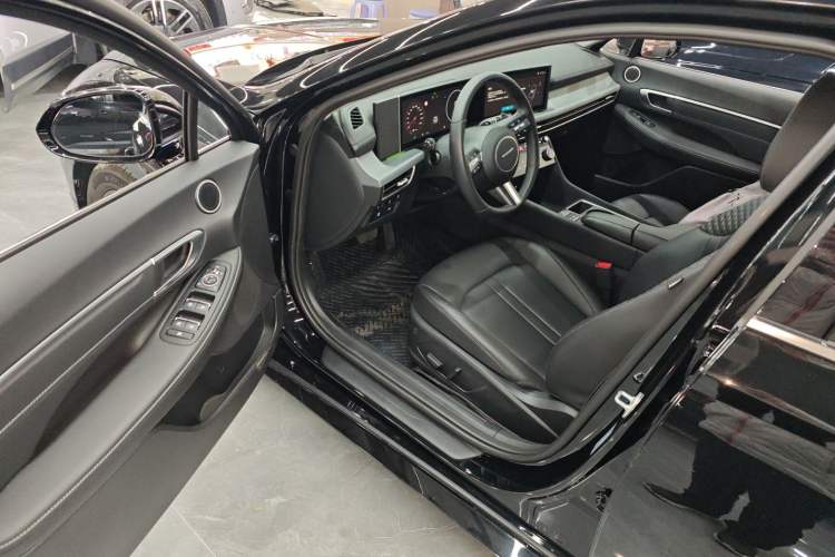 Used Hyundai Sonata 2024 1.5T Pro Interior 3