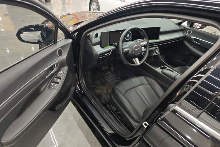 Used Hyundai Sonata 2024 1.5T Pro Interior 3