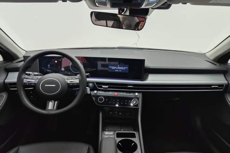 Used Hyundai Sonata 2024 1.5T Pro Interior 4