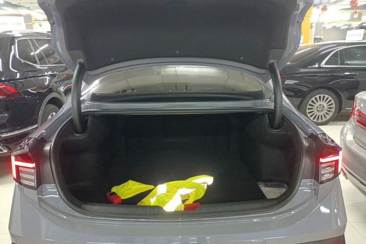 Used Hyundai Sonata 2024 2.0T N Line Max Trunk