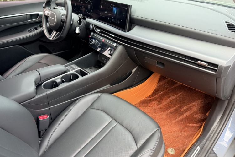Used Hyundai Sonata 2024 1.5T Pro Interior 1