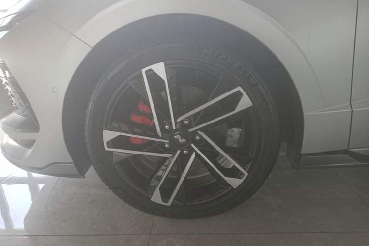 Used Hyundai Sonata 2024 2.0T N Line Max Left Front Wheel Hub