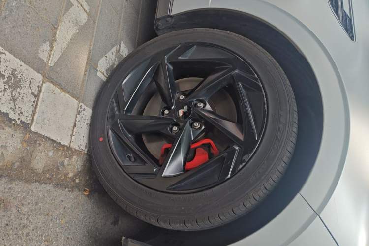 Used Hyundai Sonata 2024 2.0T N Line Pro Right Front Wheel Hub