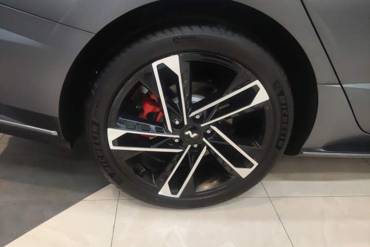 Used Hyundai Sonata 2024 2.0T N Line Max Right Rear Wheel Hub