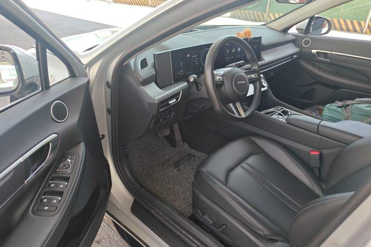 Used Hyundai Sonata 2024 1.5T Pro Driver Seat