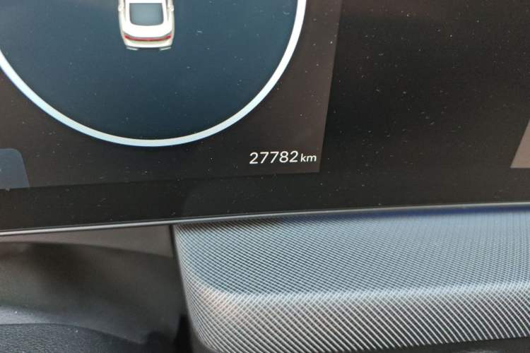 Used Hyundai Sonata 2024 1.5T Pro Odometer Close Up