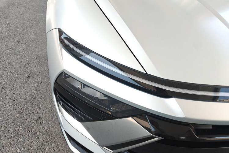 Used Hyundai Sonata 2024 1.5T Pro Right Front Headlight
