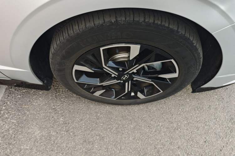 Used Hyundai Sonata 2024 1.5T Pro Right Front Wheel Hub