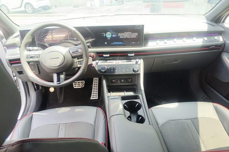 Used Hyundai Sonata 2024 2.0T N Line Pro Center Console
