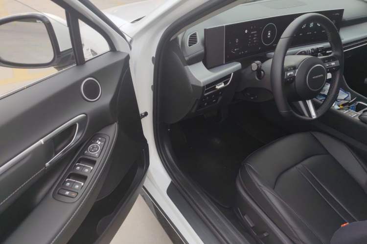 Used Hyundai Sonata 2024 1.5T Pro Driver Seat