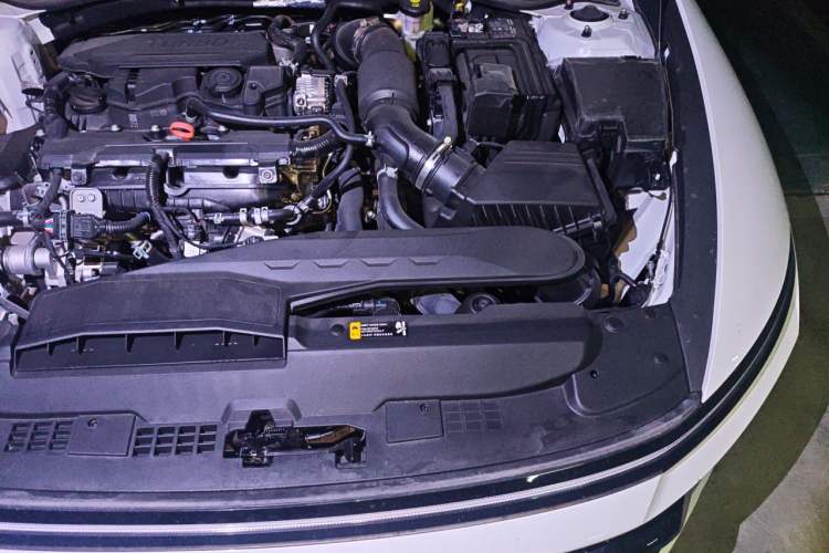 Used Hyundai Sonata 2024 1.5T Pro Engine Bay Left