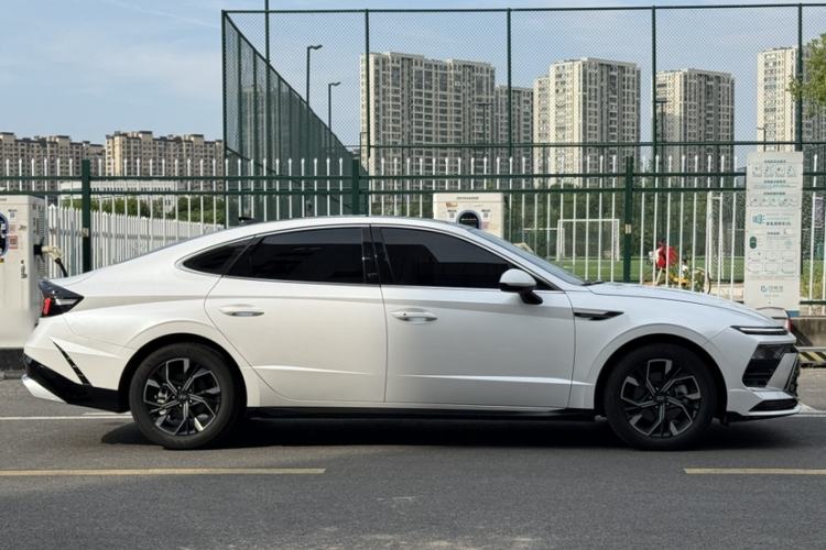 Used Hyundai Sonata 2024 1.5T Pro Exterior 2