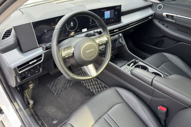 Used Hyundai Sonata 2024 1.5T Pro Interior 1