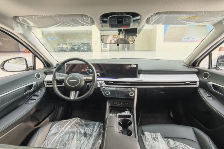 Used Hyundai Sonata 2024 1.5T Pro Interior 1