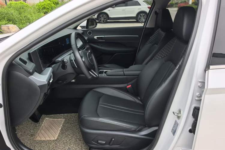 Used Hyundai Sonata 2024 1.5T Pro Interior 1