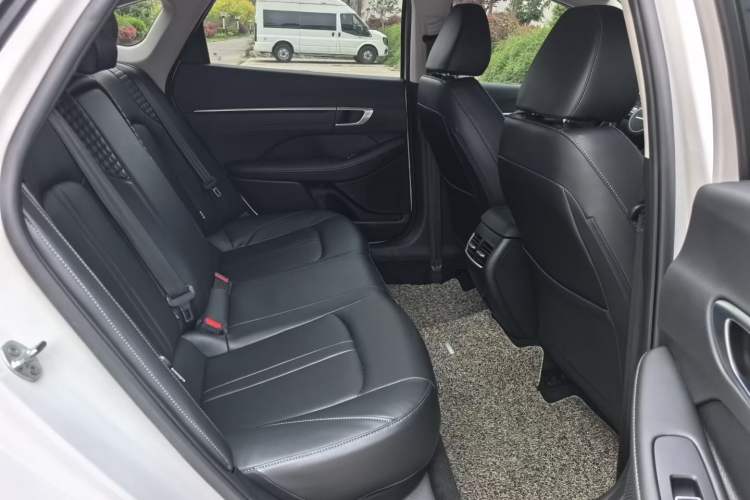 Used Hyundai Sonata 2024 1.5T Pro Interior 4