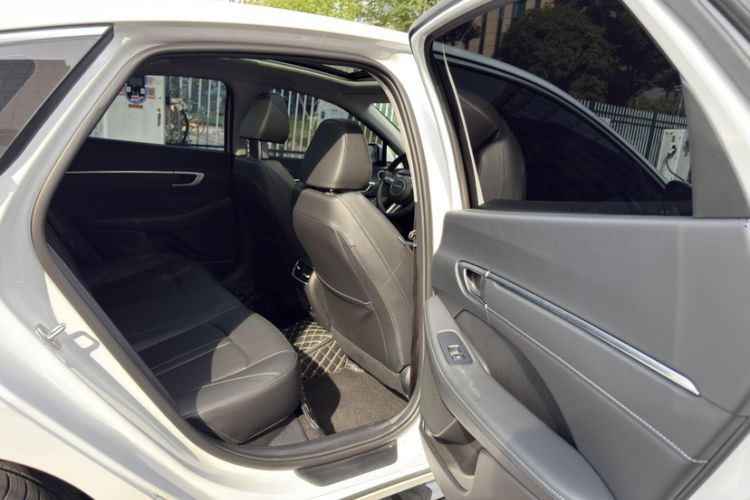 Used Hyundai Sonata 2024 1.5T Pro Interior 8