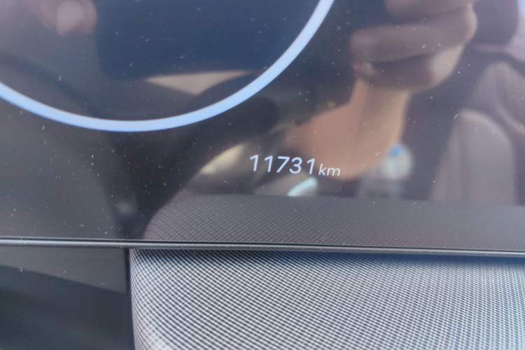 Used Hyundai Sonata 2024 1.5T Pro Odometer Close Up
