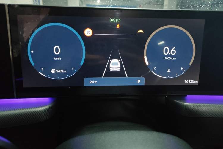 Used Hyundai Sonata 2024 1.5T Pro Odometer Close Up