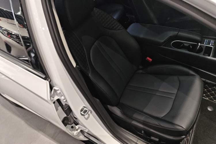 Used Hyundai Sonata 2024 1.5T Pro Right Front Seat