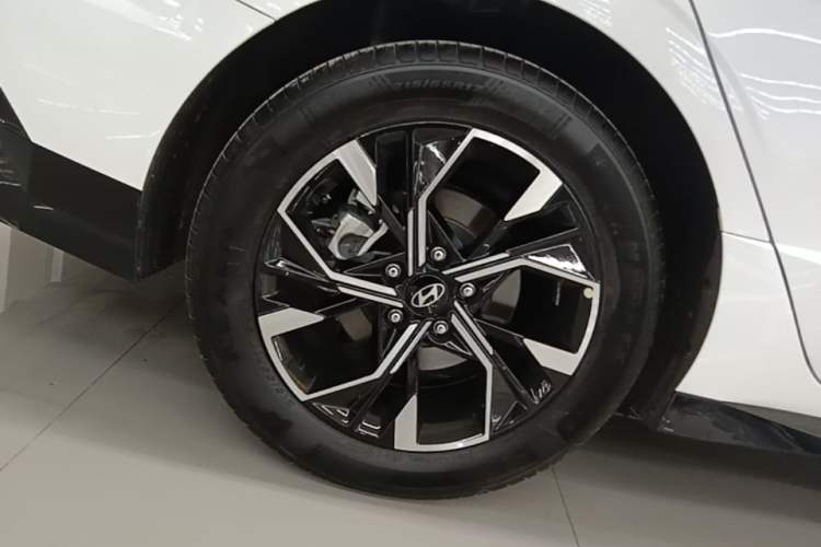 Used Hyundai Sonata 2024 1.5T Pro Right Rear Wheel Hub