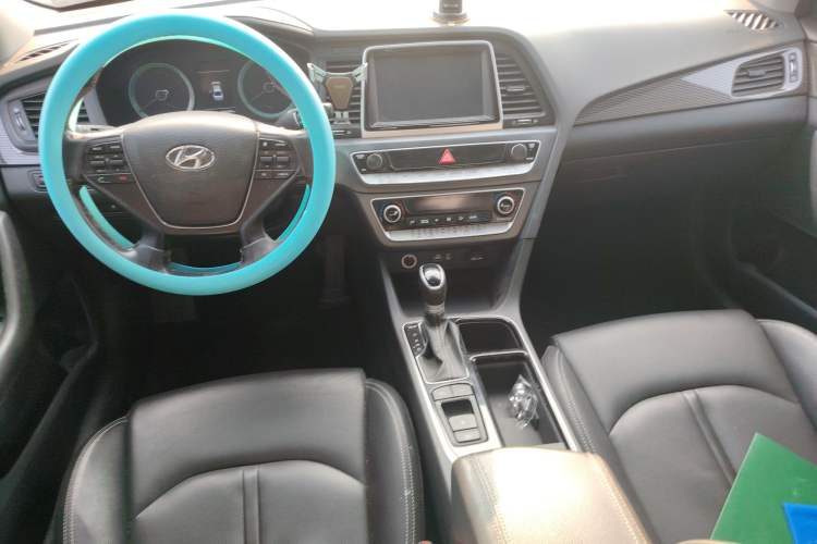 Used Hyundai Sonata Plug-in Hybrid 2018 2.0 PHS Smart Connect Version China VI Standard Center Console