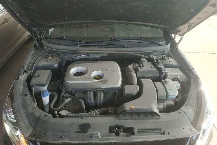 Used Hyundai Sonata Plug-in Hybrid 2018 2.0 PHS Smart Connect Version China VI Standard Engine Bay