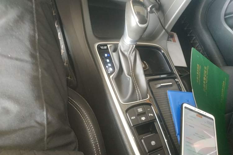 Used Hyundai Sonata Plug-in Hybrid 2018 2.0 PHS Smart Connect Version China VI Standard Gear Lever