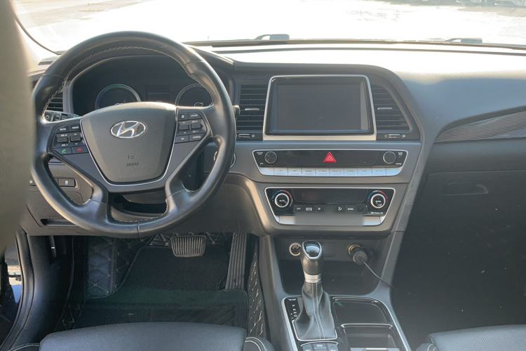 Used Hyundai Sonata Plug-in Hybrid 2018 2.0 PHS Smart Connect Version China VI Standard Interior 3